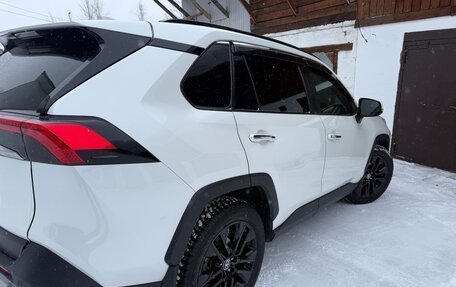 Toyota RAV4, 2020 год, 3 800 000 рублей, 8 фотография