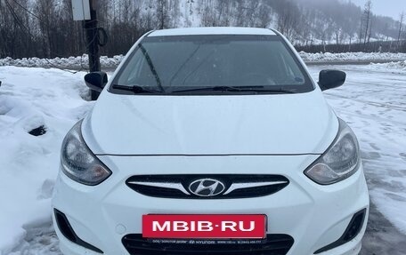 Hyundai Solaris II рестайлинг, 2012 год, 650 000 рублей, 5 фотография