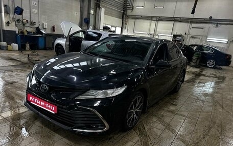 Toyota Camry, 2021 год, 3 350 000 рублей, 2 фотография