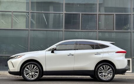 Toyota Harrier, 2021 год, 4 300 000 рублей, 2 фотография