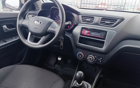 KIA Rio III рестайлинг, 2013 год, 420 000 рублей, 17 фотография