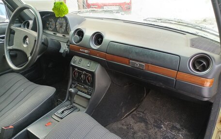 Mercedes-Benz W123, 1983 год, 400 000 рублей, 11 фотография