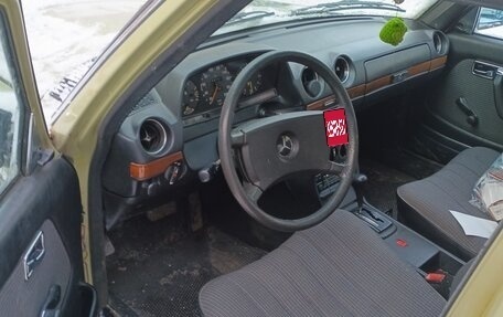 Mercedes-Benz W123, 1983 год, 400 000 рублей, 8 фотография