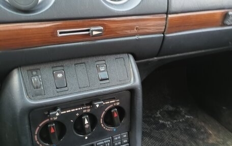 Mercedes-Benz W123, 1983 год, 400 000 рублей, 10 фотография