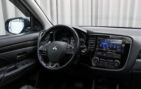 Mitsubishi Outlander III рестайлинг 3, 2016 год, 2 649 000 рублей, 8 фотография