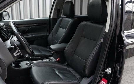 Mitsubishi Outlander III рестайлинг 3, 2016 год, 2 649 000 рублей, 9 фотография