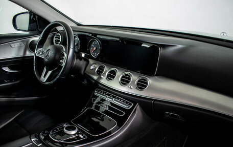 Mercedes-Benz E-Класс, 2019 год, 2 890 000 рублей, 10 фотография