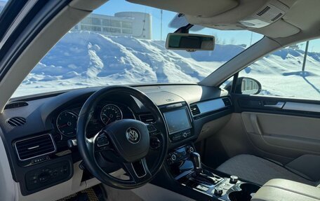 Volkswagen Touareg III, 2011 год, 1 950 000 рублей, 14 фотография