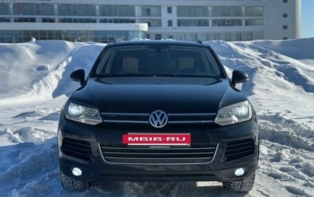 Volkswagen Touareg III, 2011 год, 1 950 000 рублей, 2 фотография