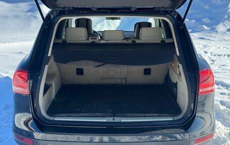 Volkswagen Touareg III, 2011 год, 1 950 000 рублей, 28 фотография