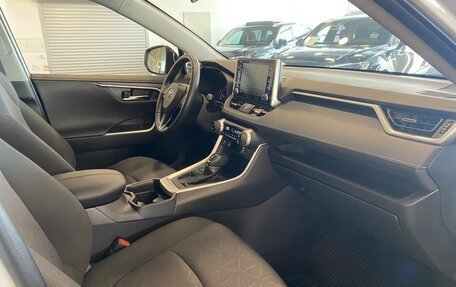 Toyota RAV4, 2020 год, 3 160 000 рублей, 10 фотография