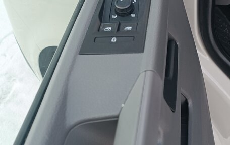 Volkswagen Caravelle T6 рестайлинг, 2020 год, 4 200 000 рублей, 6 фотография