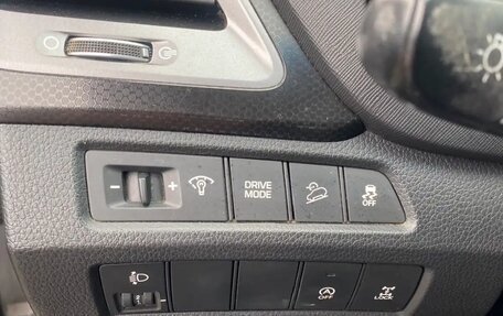 Hyundai Santa Fe III рестайлинг, 2018 год, 2 300 000 рублей, 6 фотография