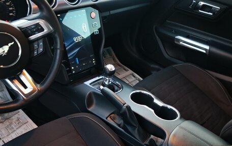 Ford Mustang VI рестайлинг, 2017 год, 2 700 000 рублей, 8 фотография