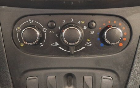 Renault Logan II, 2022 год, 990 000 рублей, 10 фотография