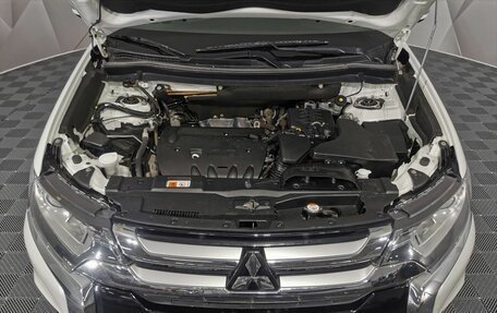 Mitsubishi Outlander III рестайлинг 3, 2018 год, 2 195 000 рублей, 11 фотография