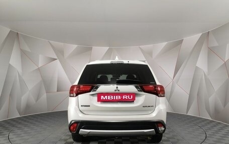 Mitsubishi Outlander III рестайлинг 3, 2018 год, 2 195 000 рублей, 8 фотография