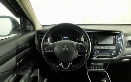 Mitsubishi Outlander III рестайлинг 3, 2018 год, 2 195 000 рублей, 20 фотография