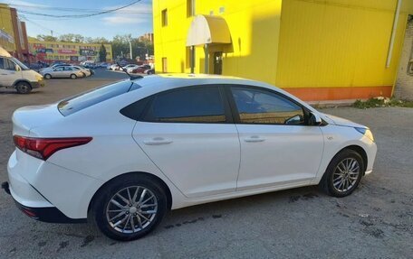 Hyundai Solaris II рестайлинг, 2021 год, 1 399 999 рублей, 2 фотография