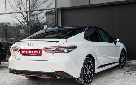 Toyota Camry, 2021 год, 3 350 000 рублей, 4 фотография