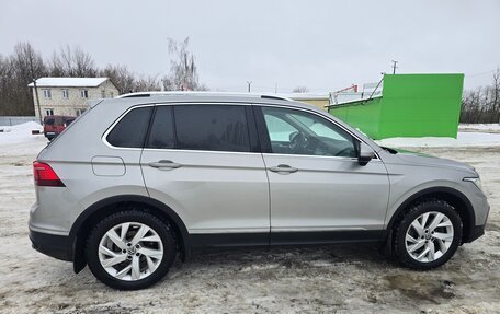 Volkswagen Tiguan II, 2021 год, 3 200 000 рублей, 2 фотография