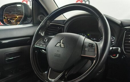 Mitsubishi Outlander III рестайлинг 3, 2019 год, 1 899 000 рублей, 13 фотография