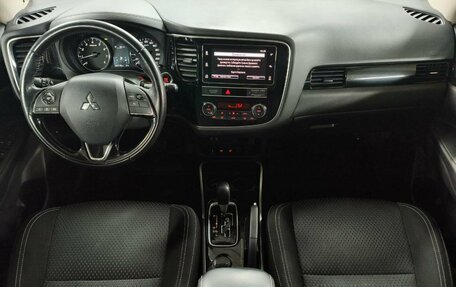 Mitsubishi Outlander III рестайлинг 3, 2019 год, 1 899 000 рублей, 9 фотография