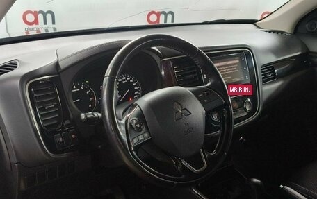 Mitsubishi Outlander III рестайлинг 3, 2019 год, 1 899 000 рублей, 10 фотография