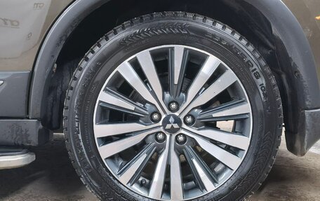 Mitsubishi Outlander III рестайлинг 3, 2019 год, 1 899 000 рублей, 22 фотография