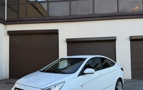 Hyundai Solaris II рестайлинг, 2014 год, 900 000 рублей, 1 фотография