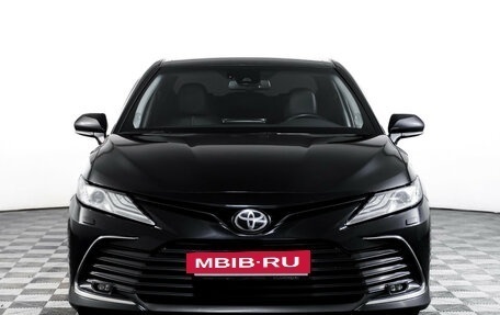 Toyota Camry, 2021 год, 3 390 000 рублей, 2 фотография