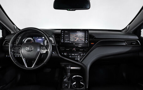 Toyota Camry, 2021 год, 3 390 000 рублей, 12 фотография