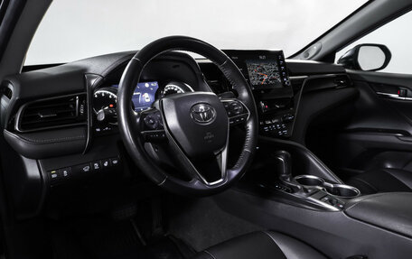 Toyota Camry, 2021 год, 3 390 000 рублей, 14 фотография