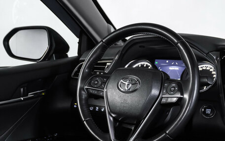 Toyota Camry, 2021 год, 3 390 000 рублей, 16 фотография