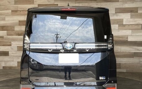 Toyota Voxy, 2022 год, 2 614 000 рублей, 5 фотография