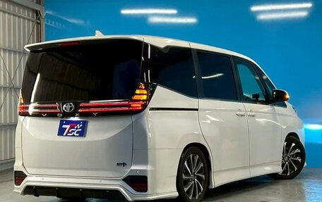 Toyota Voxy, 2022 год, 2 614 000 рублей, 2 фотография