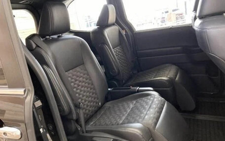 Toyota Voxy, 2022 год, 2 614 000 рублей, 10 фотография