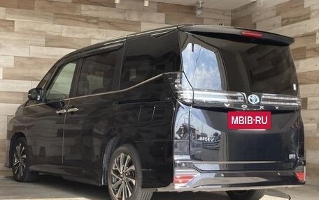 Toyota Voxy, 2022 год, 2 614 000 рублей, 4 фотография