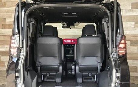 Toyota Voxy, 2022 год, 2 614 000 рублей, 12 фотография