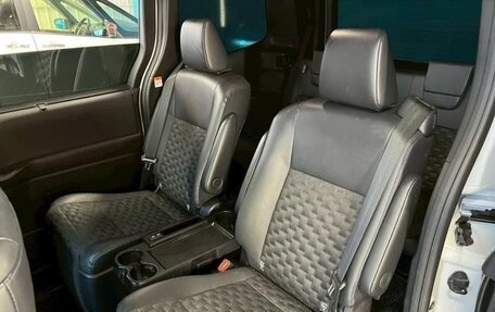 Toyota Voxy, 2022 год, 2 614 000 рублей, 6 фотография