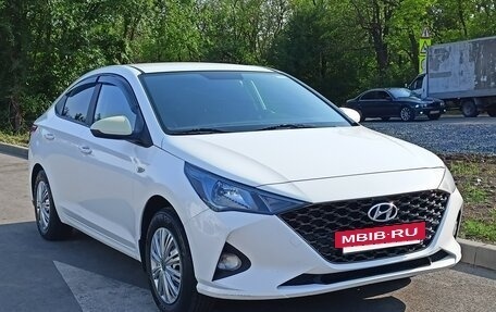 Hyundai Solaris II рестайлинг, 2021 год, 1 500 000 рублей, 4 фотография