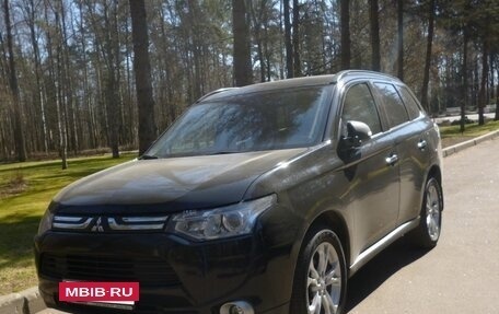 Mitsubishi Outlander III рестайлинг 3, 2013 год, 1 150 000 рублей, 2 фотография