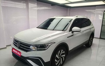 Volkswagen Tiguan II, 2022 год, 2 500 000 рублей, 1 фотография
