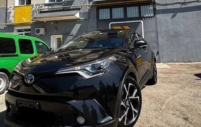 Toyota C-HR I рестайлинг, 2017 год, 2 350 000 рублей, 1 фотография