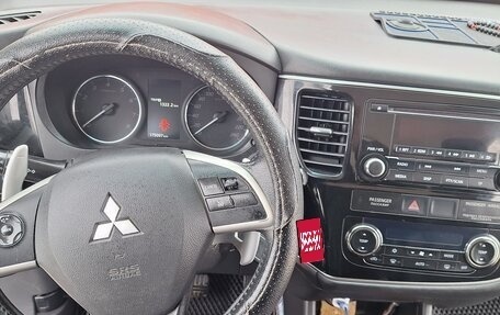 Mitsubishi Outlander III рестайлинг 3, 2012 год, 1 320 000 рублей, 10 фотография