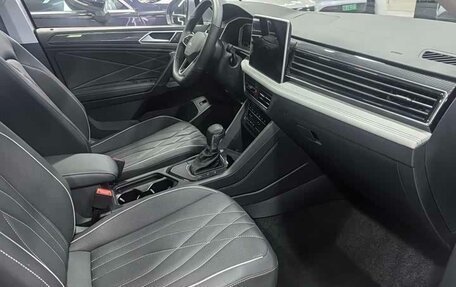 Volkswagen Tiguan II, 2022 год, 2 500 000 рублей, 8 фотография