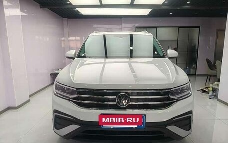 Volkswagen Tiguan II, 2022 год, 2 500 000 рублей, 3 фотография