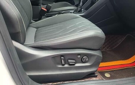 Volkswagen Tiguan II, 2022 год, 2 500 000 рублей, 14 фотография