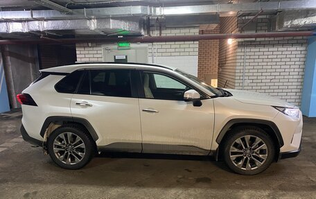 Toyota RAV4, 2019 год, 3 500 000 рублей, 23 фотография