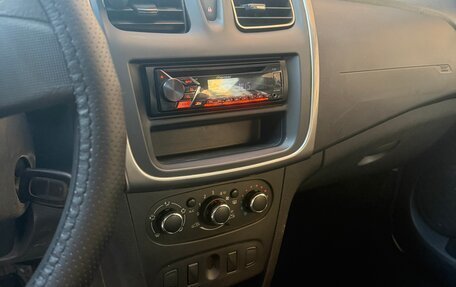 Renault Logan II, 2018 год, 799 000 рублей, 5 фотография